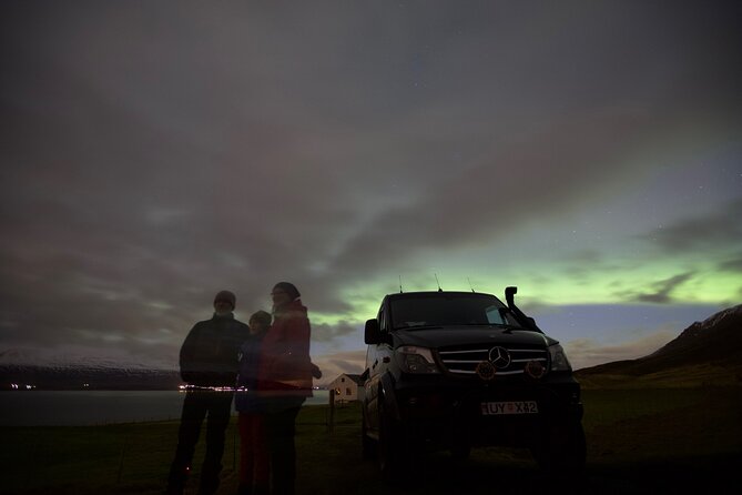 Northern Lights Classic MiniBus Tour from Akureyri - Photography help, with realistic expectations