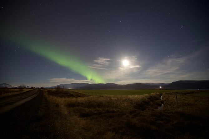Northern Lights Classic MiniBus Tour from Akureyri - Who should book this Akureyri aurora tour?