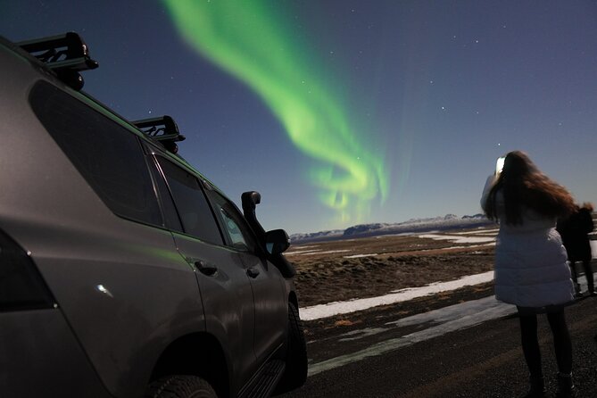 Northern Lights In luxury off-road SUV with Photos and Treats - What the aurora hunt feels like