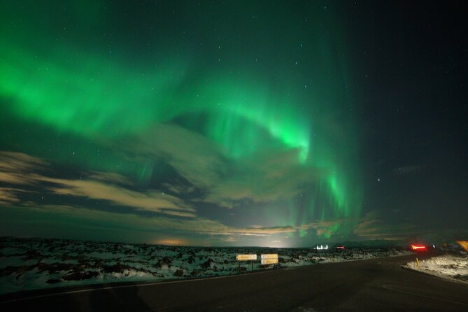 Northern Lights In luxury off-road SUV with Photos and Treats - Aurora Basecamp and a warm break