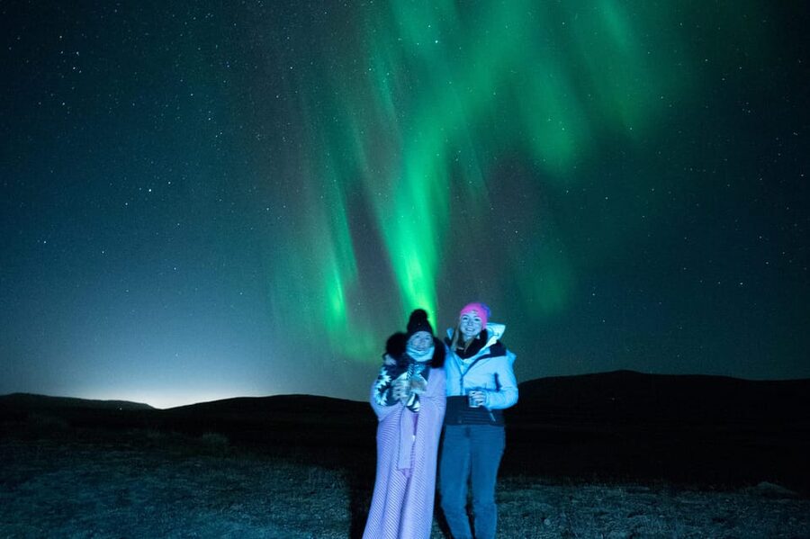 Northern Lights in Mini Bus, Photos, Hot Cocoa and Pastries - Getting photographs with the Northern Lights