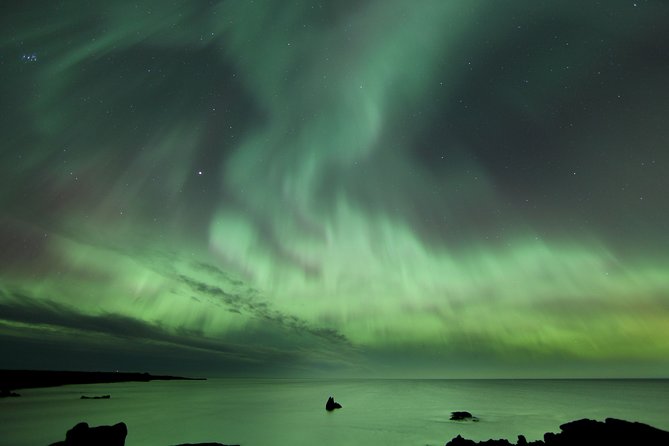 Northern Lights Small Group Guided Tour from Reykjavik - What the small group really means