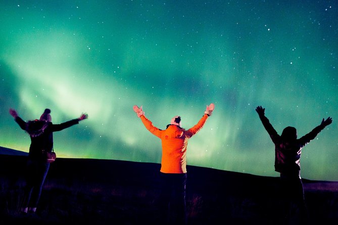 Northern Lights Small Group Tour from Reykjavik with Free Photos - Meeting the guide and handling pickup