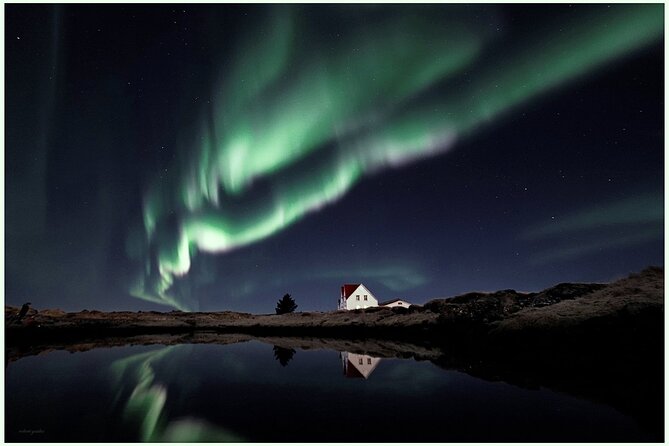 Northern Lights Small-Group Tour with Hot Chocolate & Photos - Why this Reykjavík aurora tour works differently