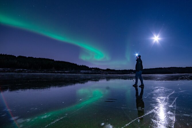 Northern Lights Small-Group Tour with Hot Chocolate & Photos - Included photography and what to expect
