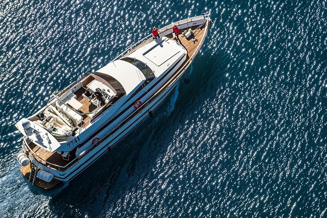 Northern Lights Yacht Cruise - A comfortable base for a cold night