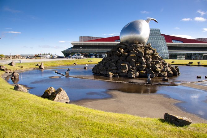 Private Airport Transfer with Blue Lagoon - Admission included - Departure route: Reykjavik to Keflavik Airport