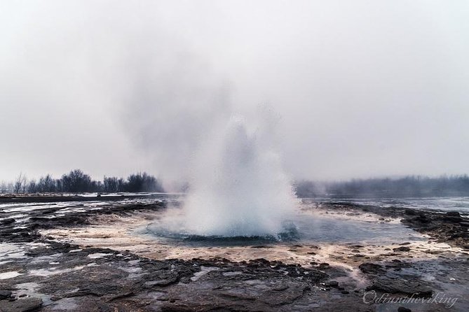 Private Golden circle and glacier super jeep tour from Reykjavik - Geysir and Strokkur: wait for the next eruption