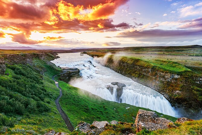 Private Golden Circle & Blue Lagoon tour - Thingvellir: Iceland’s parliament and moving plates