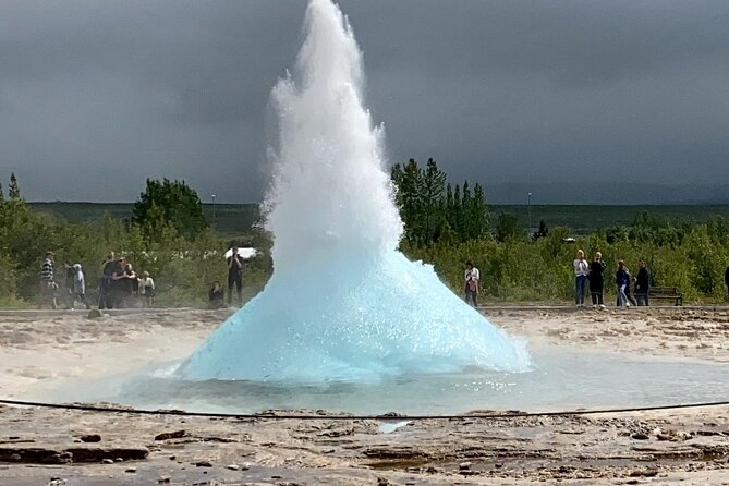 Private Golden Circle Tour - Geysir and Strokkur: the reliable burst of the day