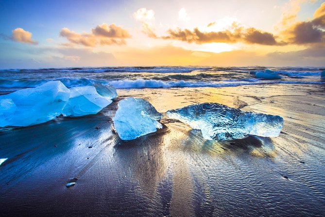Private Jeep Tour - Glacier Lagoon and Diamond Beach - Diamond Beach turns ice into sculpture