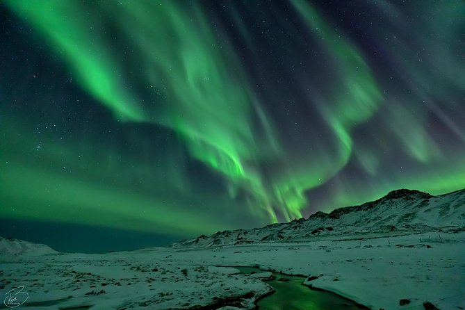 PRIVATE Northern light photo infused tour - A photographer guide who works with your equipment