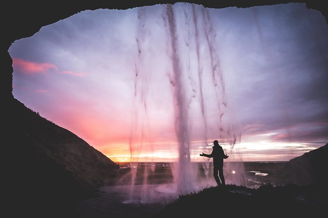 Private South Coast Fire and Ice: Glacier viewpoint & Lava Show - Vík is more than a lunch stop