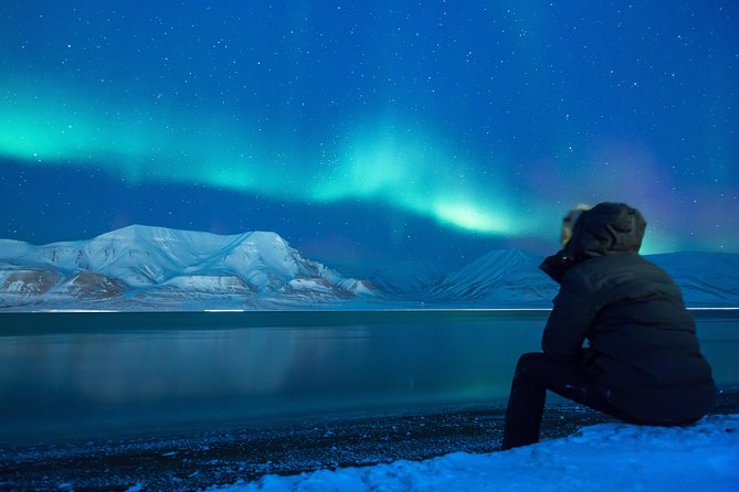 Private Super Jeep Northern lights hunt from Reykjavik - Private value compared with a bus tour