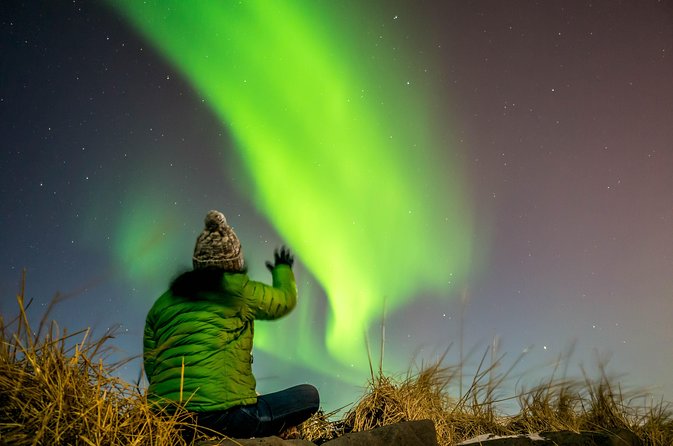 Private Super Jeep Northern lights hunt from Reykjavik - Waiting outside in Icelandic cold