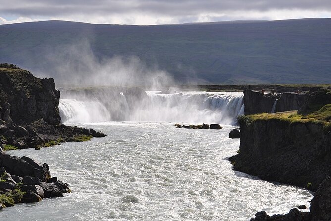 Private Tour from Akureyri of Goðafoss Waterfall of the Gods - What the private vehicle changes