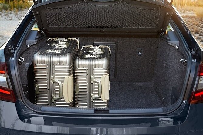 Private Transfer from Reykjavik to Reykjavik Airport KEF by Sedan - What your private car is like