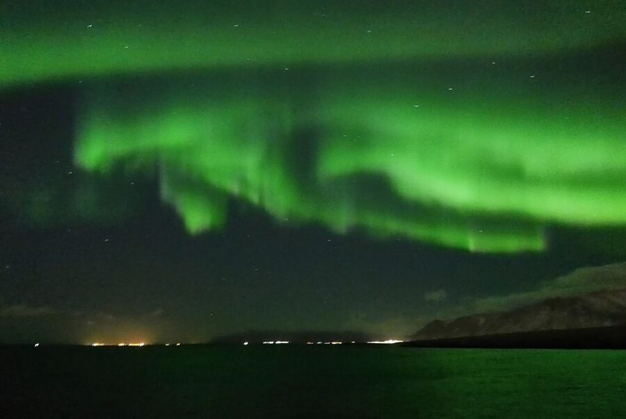 Reykjavik: 2-Hour Northern Lights by Boat with Backup Plan - What the guide adds during the wait