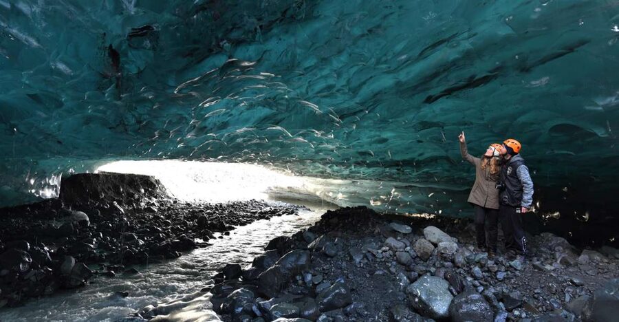 Reykjavik: 3-day South Coast and Golden Circle Experience - Skógafoss and the 527-step challenge