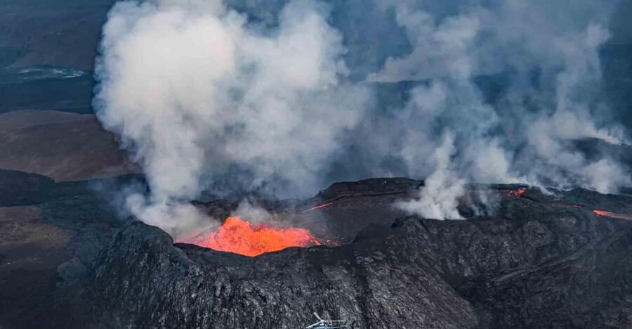 Reykjavik: 45-Minute Volcano Sightseeing Helicopter Tour - Why this helicopter route is special