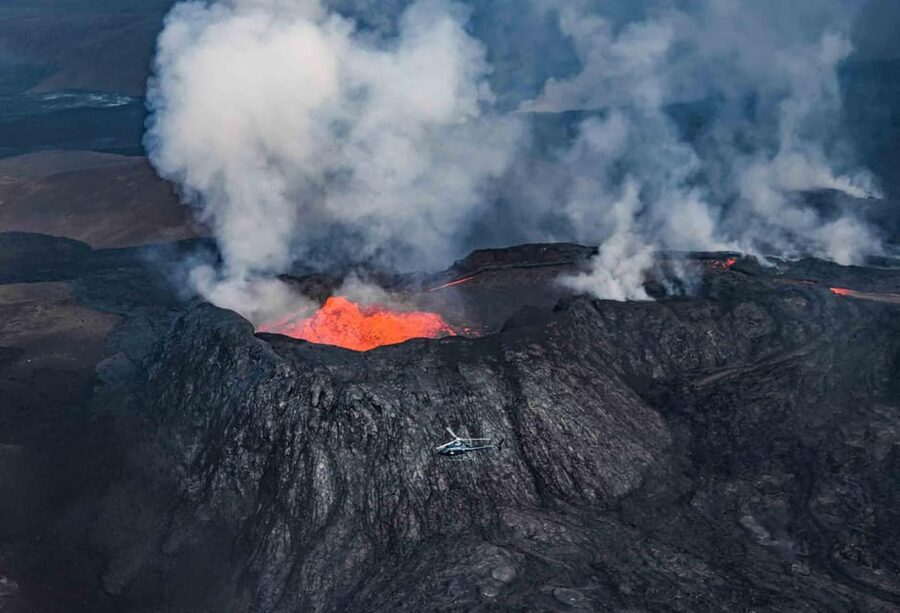Reykjavik: 45-Minute Volcano Sightseeing Helicopter Tour - The first five minutes: Reykjavik from above