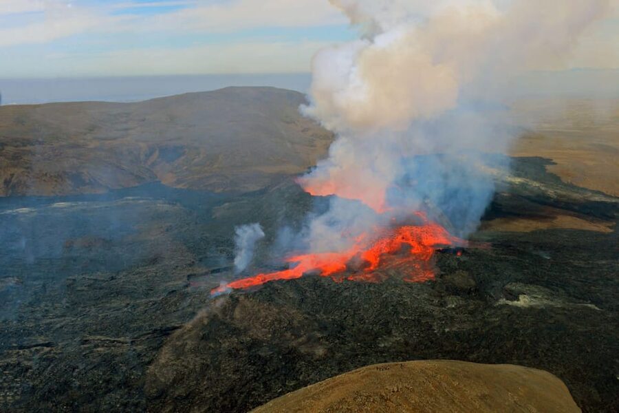 Reykjavik: 45-Minute Volcano Sightseeing Helicopter Tour - Practical advice for a smoother departure