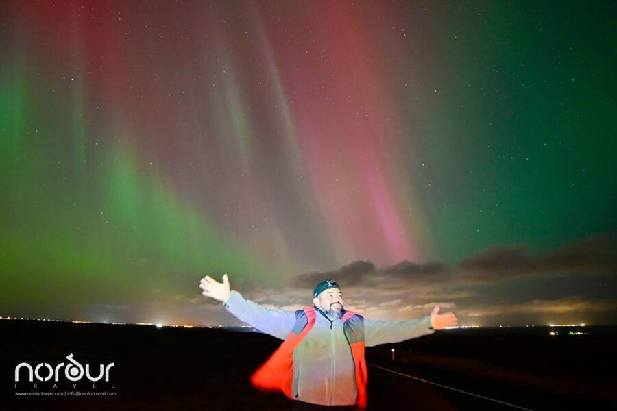 Reykjavík: 4x4 Minibus Northern Lights with Photo and Cocoa - Hot cocoa, pastries, and the reality of Icelandic cold