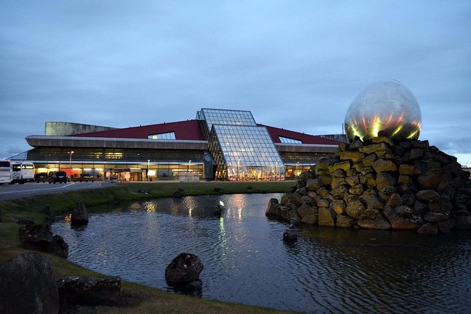 Reykjavik area to Keflavik Private Luxury Airport Transfer - Early Flights, Cruise Terminals, and Tight Schedules