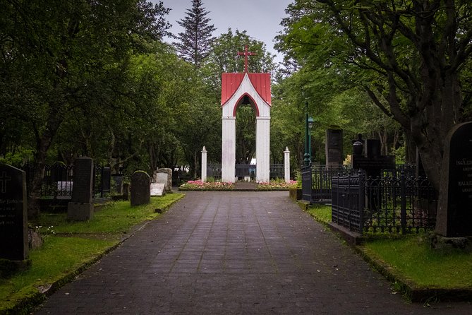 Reykjavik Folklore Walking Tour: Meet the Elves, Trolls & Ghosts of Iceland - Trolls, churches, and the Cathedral of Christ the King