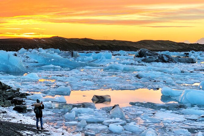 Reykjavik: Glacier Lagoon, Diamond Beach & South Coast Day Tour - Diamond Beach and the luck of the tide