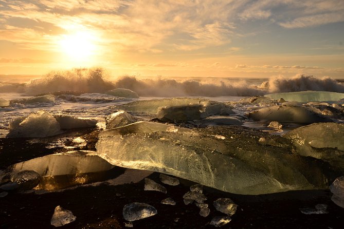 Reykjavik: Glacier Lagoon & Fjaðrárgjúfur Canyon Small-Group Tour - Why this south-coast trip takes all day