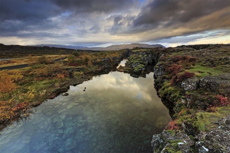 Reykjavík: Golden Circle, Bruarfoss, and Kerid Crater Tour - What the guide adds to a long day