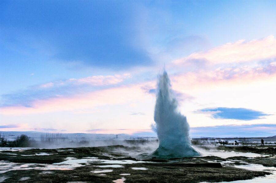 Reykjavik: Golden Circle Full-Day Tour with Kerid Crater - Who should book this tour