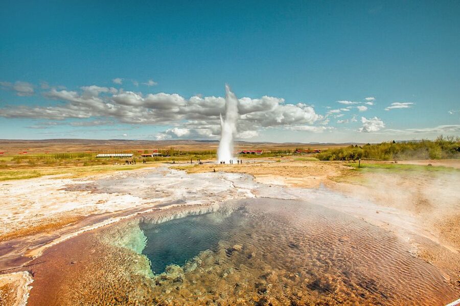 Reykjavik: Golden Circle Full-Day Tour with Kerid Crater - What the guide adds to the day