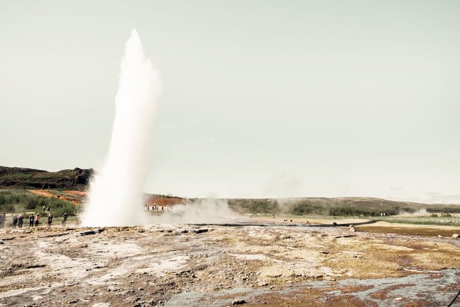 Reykjavík: Golden Circle Minibus Tour & Blue Lagoon Transfer - Þingvellir connects geology and Icelandic history