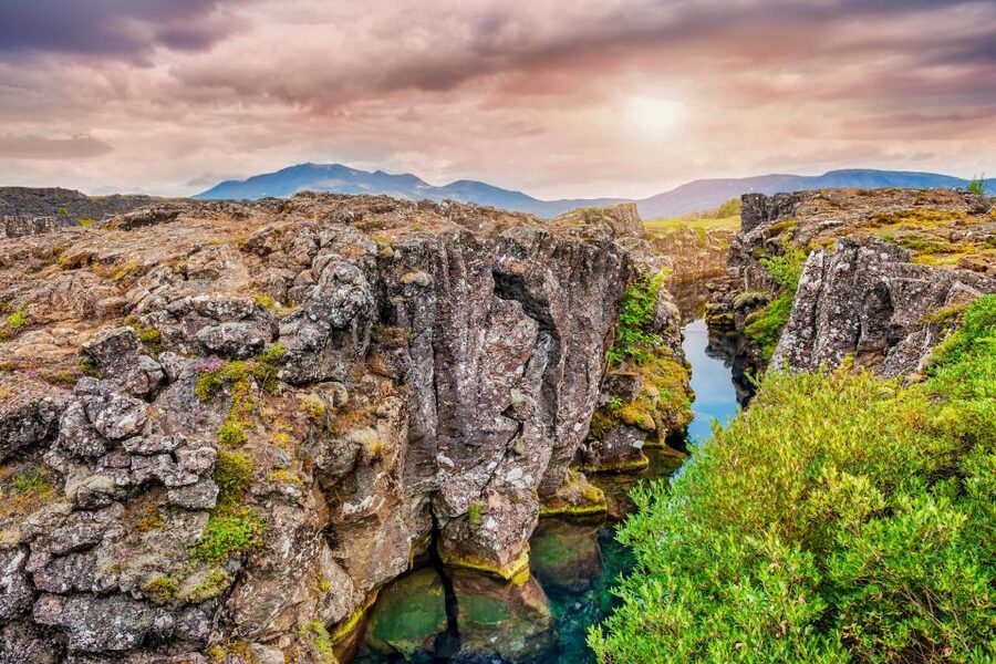 Reykjavík: Golden Circle Minibus Tour & Blue Lagoon Transfer - Guides make the difference on the road