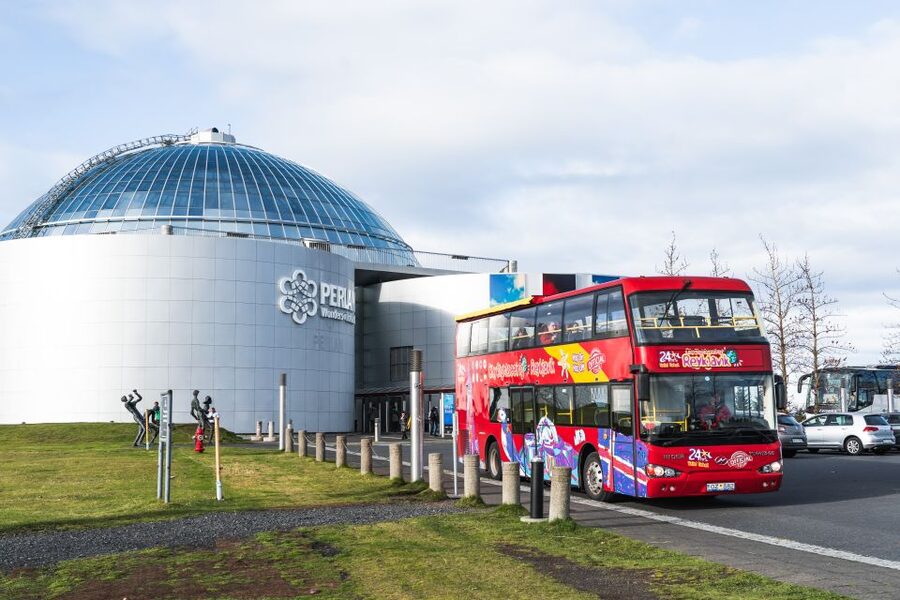 Reykjavík: Hop-On Hop-Off Bus and Perlan Museum Entry Ticket - Starting beside Harpa Concert Hall
