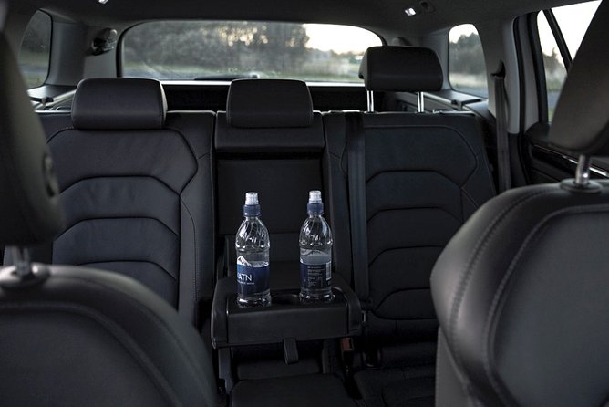 Reykjavik International Airport Private Arrival Transfer - Car or minivan: choosing the right size