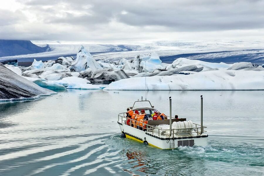 Reykjavik: Jokulsarlon Glacier Lagoon Full-Day Guided Trip - Vík adds a village stop and a dinner pause