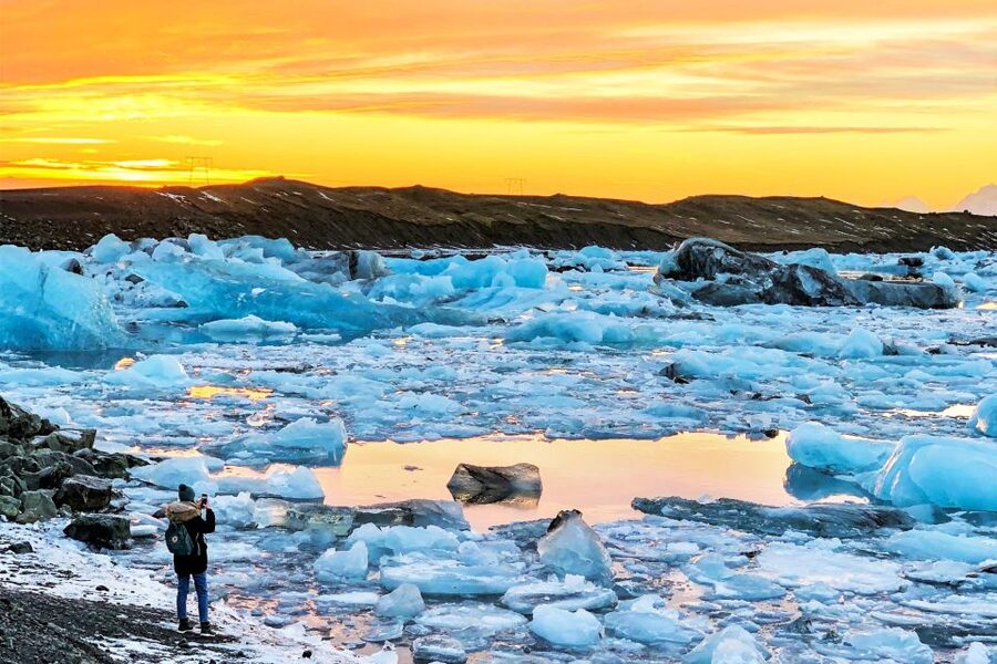 Reykjavik: Jokulsarlon Glacier Lagoon Full-Day Guided Trip - The guides and drivers shape the day