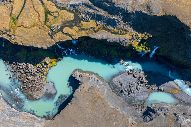 Reykjavík: Landmannalaugar & Icelandic Highlands Super Jeep Tour - A view toward unpredictable Hekla