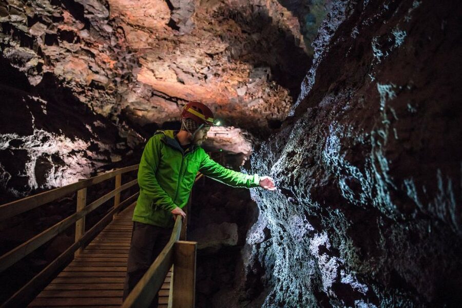 Reykjavik: Lava Cave, Hot Springs, and Waterfalls Tour - Reykholt and Snorralaug’s medieval connection