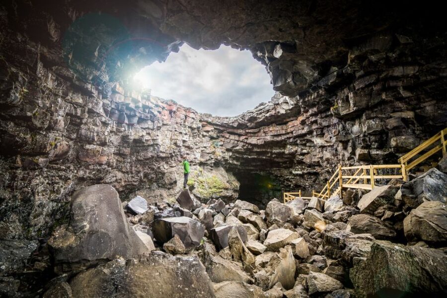 Reykjavik: Lava Cave, Hot Springs, and Waterfalls Tour - Hraunfossar and Barnafoss: the scenic center of the day