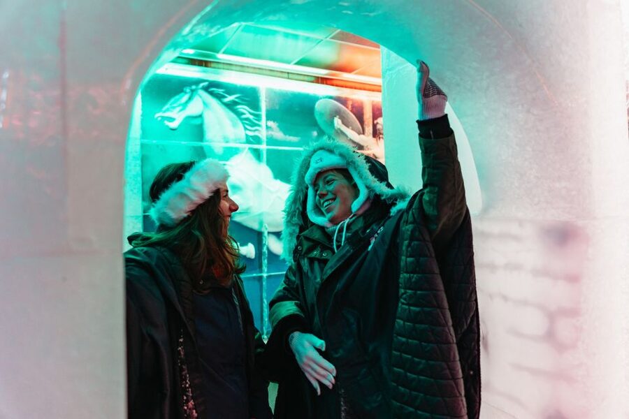 Reykjavik: Magic Ice Bar Entrance and Welcome Drink - Finding the entrance below the Álafoss store