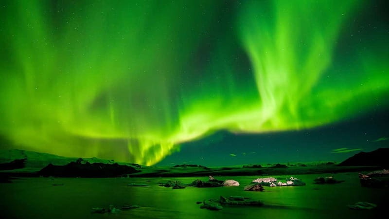 Reykjavik: Northern Lights Adventure Tour with Hot Chocolate - What the 3.5-hour evening really involves