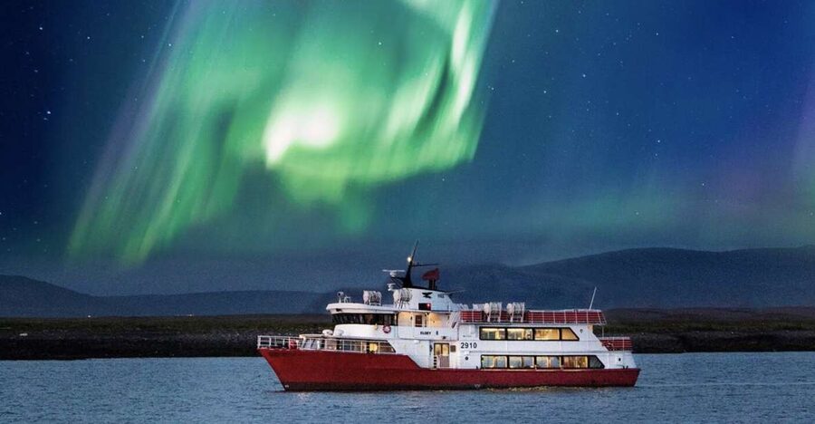 Reykjavík: Northern Lights Cruise - Searching Faxaflói Bay for the aurora