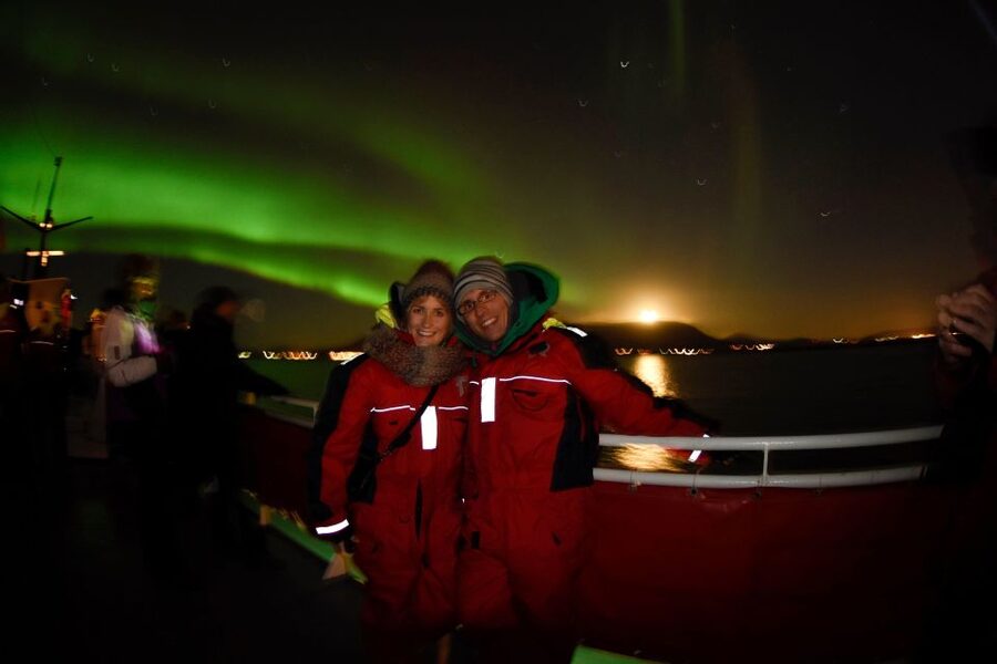 Reykjavík: Northern Lights Cruise - The Imagine Peace Tower from the water