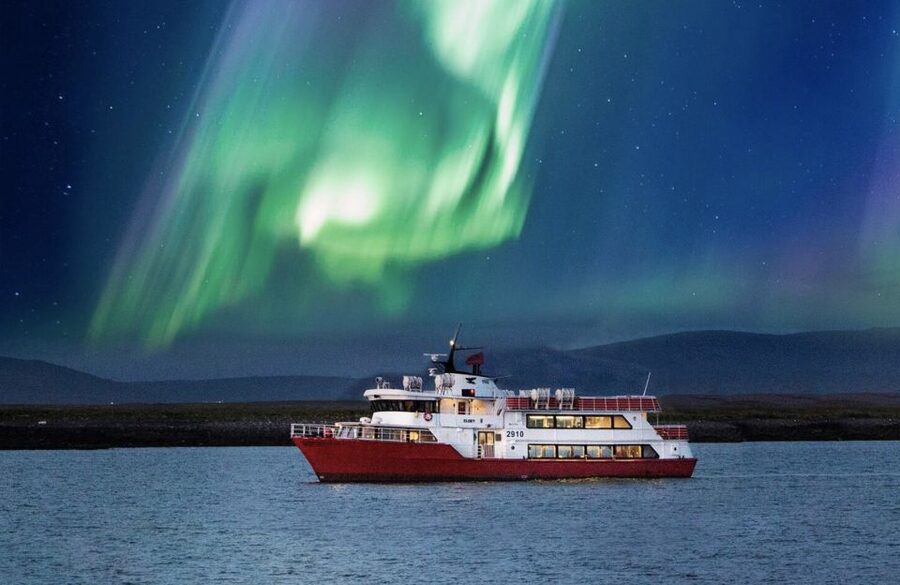 Reykjavík: Northern Lights Cruise - The hard truth about taking photos