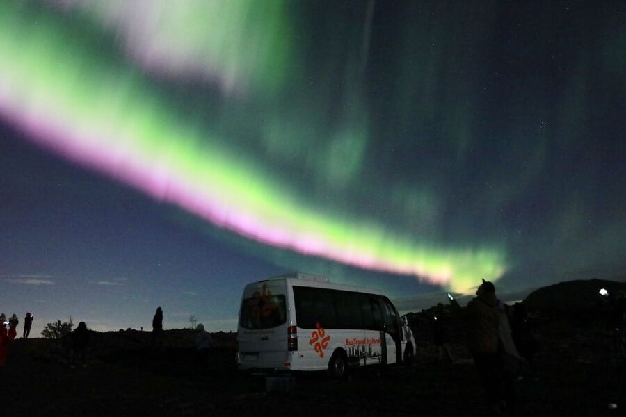 Reykjavik: Northern Lights Group Tour with Photos - Chasing the lights beyond Reykjavik