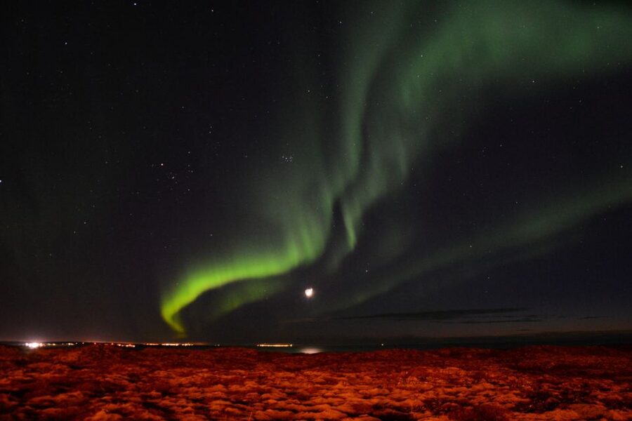 Reykjavik: Northern Lights Motor Yacht Cruise - Photography from a moving yacht